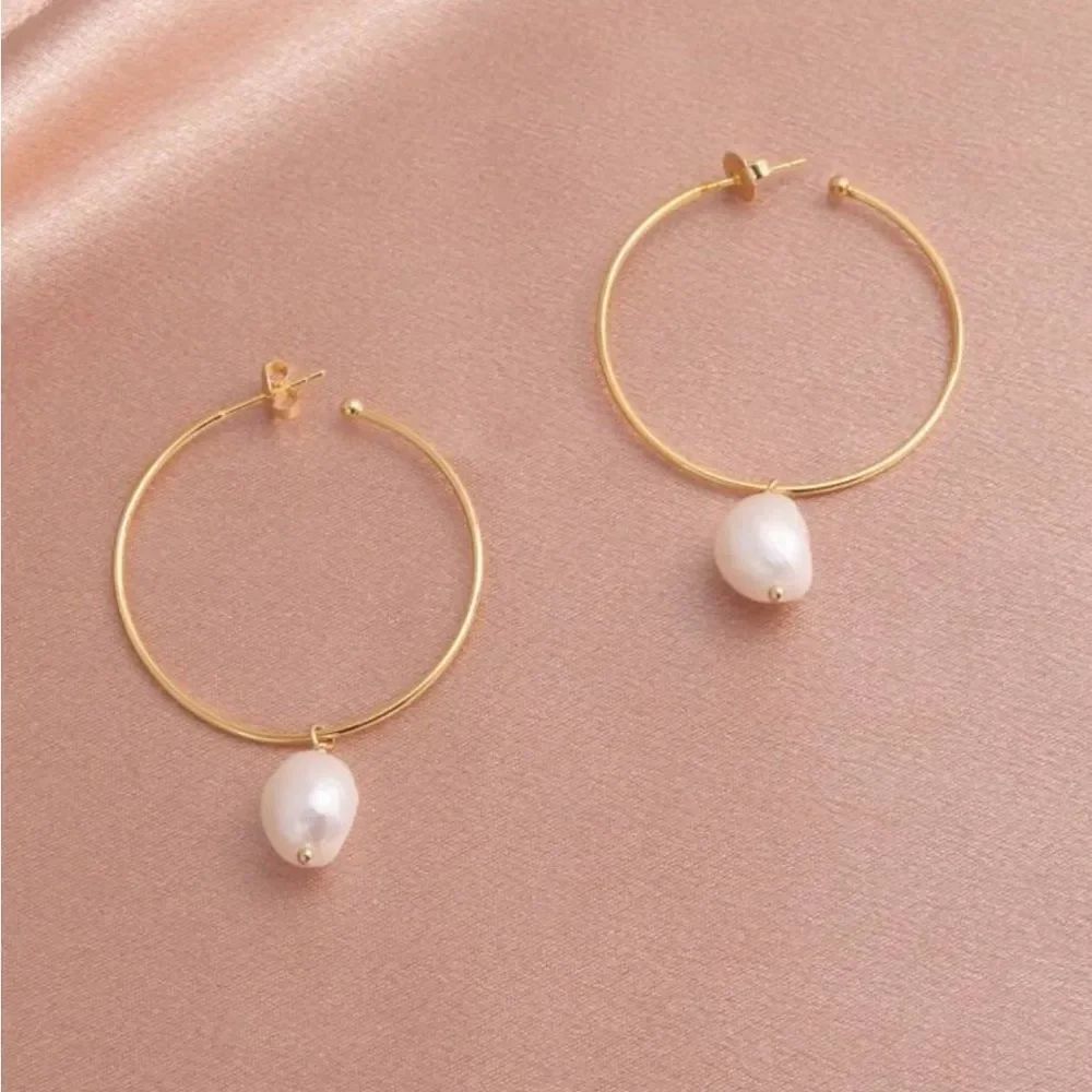 Pearl Hoop Earrings Q309